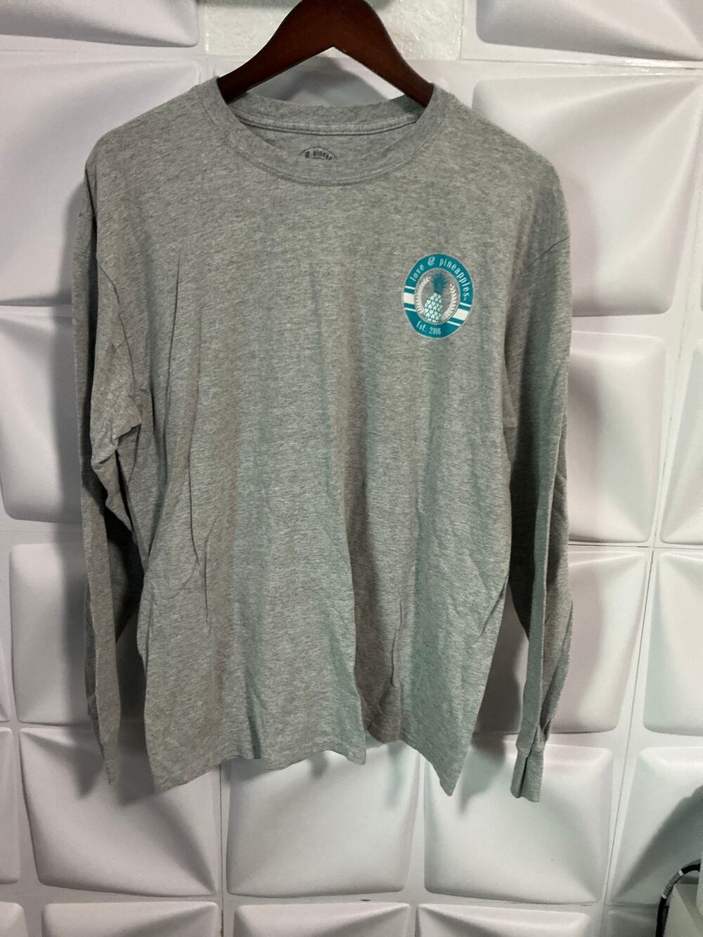 Love & Pineapples Gray Caffeine Queen Long Sleeve T-Shirt Women's Size large